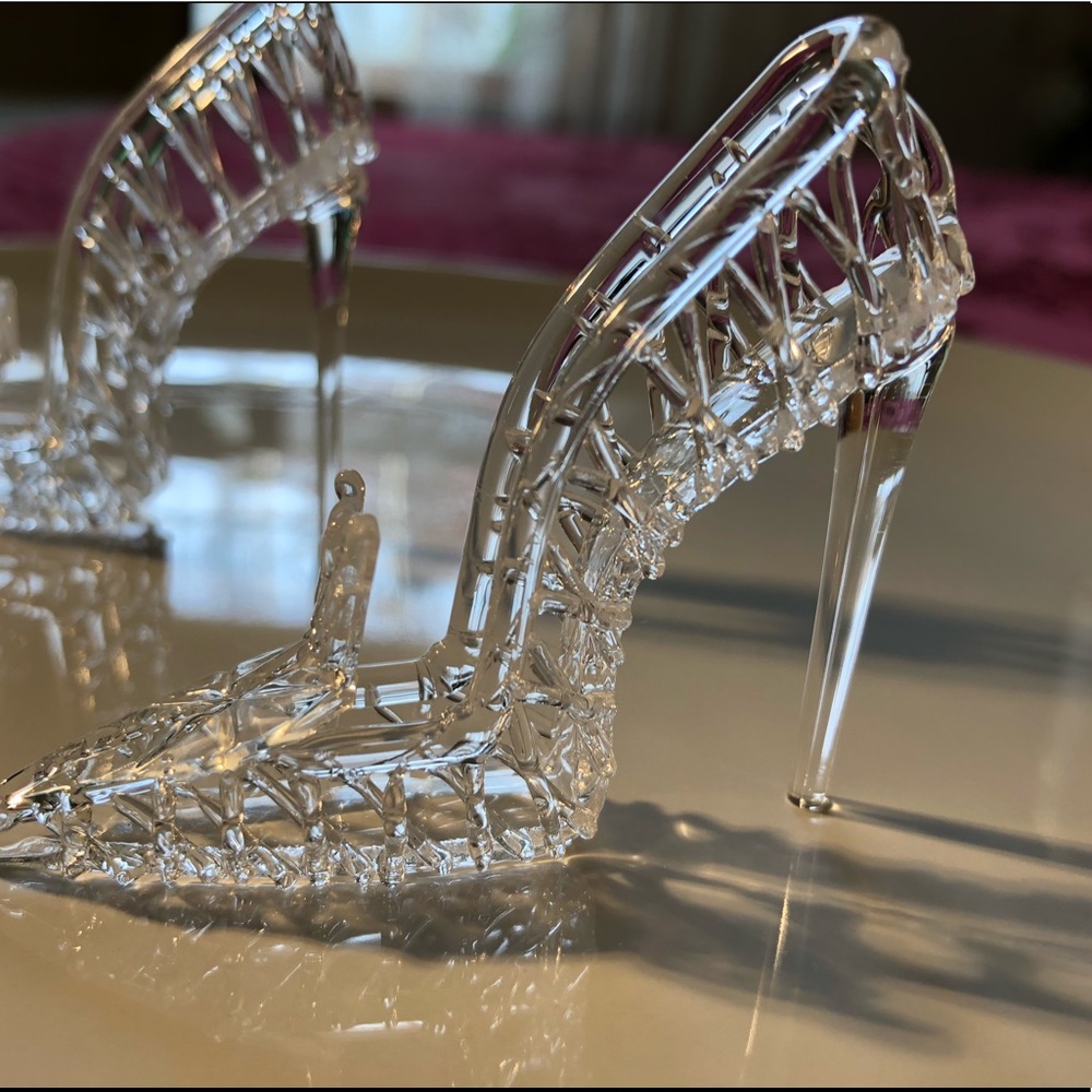 Guss Cristal Manufacturing, 2 fancy heels
